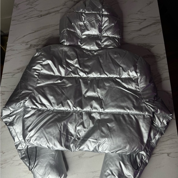 Silver Puffer Jacket Fabletics Cropped - Picture 6 of 7